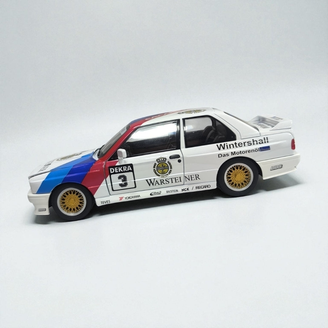 BMW M3 E30 1:24 – LEYENDA DEL MOTORSPORT