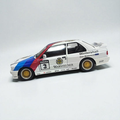 BMW M3 E30 1:24 – LEYENDA DEL MOTORSPORT